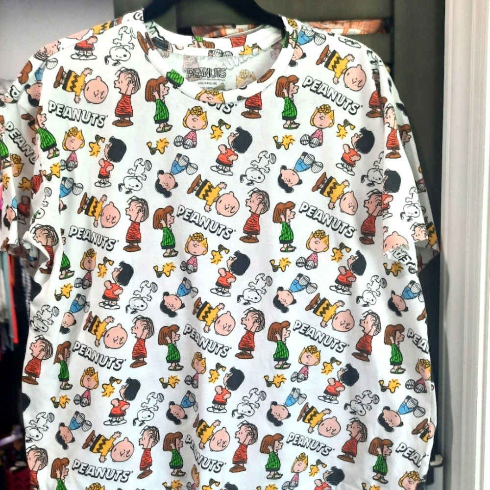 Peanuts shirt 2XL but fits more like a 1XL.